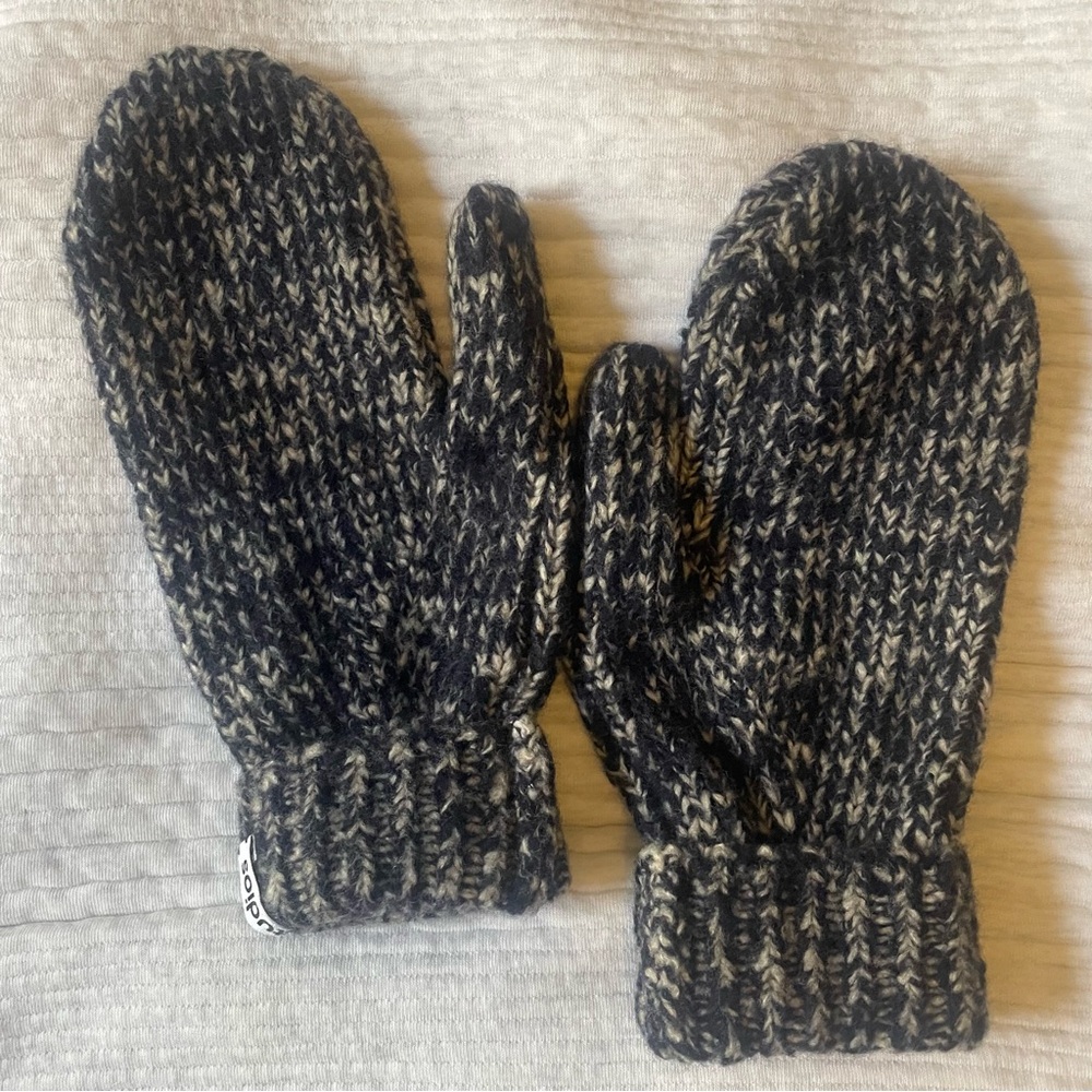 Acne Studios Cashmere Mittens